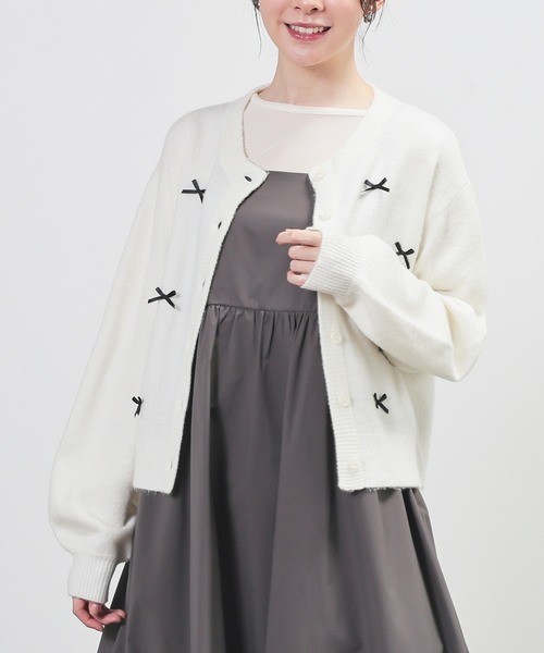 Honeys(ハニーズ)の「リボン付カーディガン(カーディガン/ボレロ・レディース・杢グレー/ブラック/アイボリー/ピンク系1・S/M/L)」の2枚目の写真