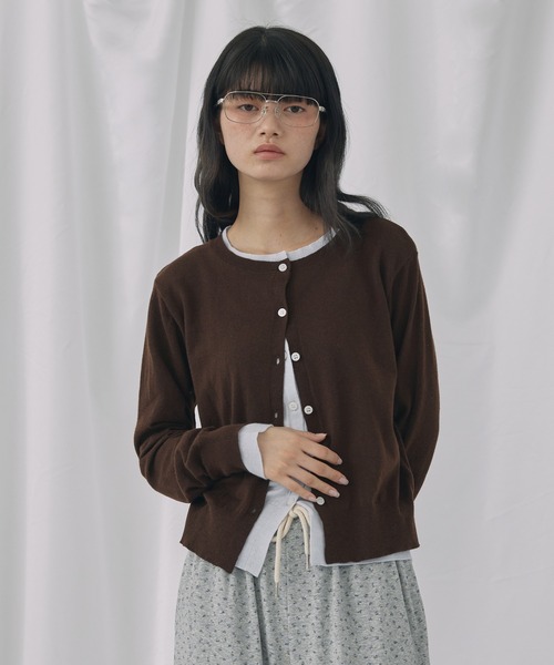 Unblend(アンブレンド)の「【Unblend】フェイクレイヤード配色 ニットカーディガン(カーディガン/ボレロ・レディース・ブラック系/チャコール/グレー系/ネイビー系/ブラウン系・FREE)」の5枚目の写真