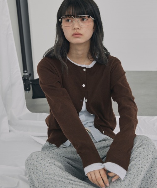 Unblend(アンブレンド)の「【Unblend】フェイクレイヤード配色 ニットカーディガン(カーディガン/ボレロ・レディース・ブラック系/チャコール/グレー系/ネイビー系/ブラウン系・FREE)」の20枚目の写真