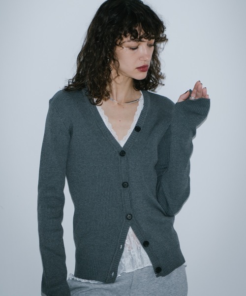 HANNE（アン）の「フロントボタンVネックリブニット（カーディガン/ボレロ・レディース・ブラック/グレー・FREE）」の3枚目の写真