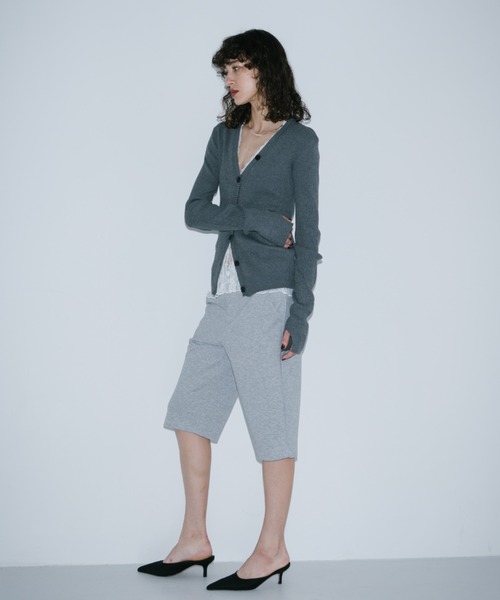 HANNE（アン）の「フロントボタンVネックリブニット（カーディガン/ボレロ・レディース・ブラック/グレー・FREE）」の6枚目の写真