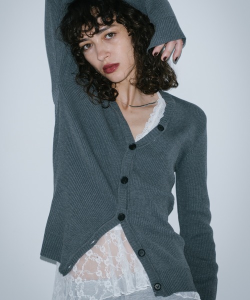 HANNE（アン）の「フロントボタンVネックリブニット（カーディガン/ボレロ・レディース・ブラック/グレー・FREE）」の9枚目の写真