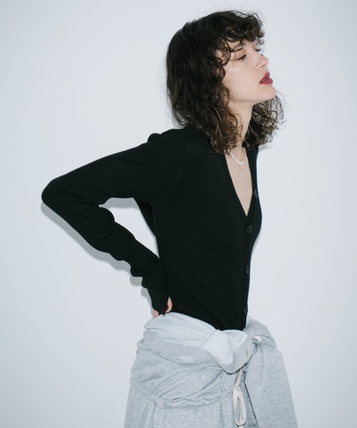 HANNE（アン）の「フロントボタンVネックリブニット（カーディガン/ボレロ・レディース・ブラック/グレー・FREE）」の18枚目の写真