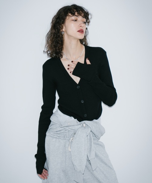 HANNE（アン）の「フロントボタンVネックリブニット（カーディガン/ボレロ・レディース・ブラック/グレー・FREE）」の12枚目の写真