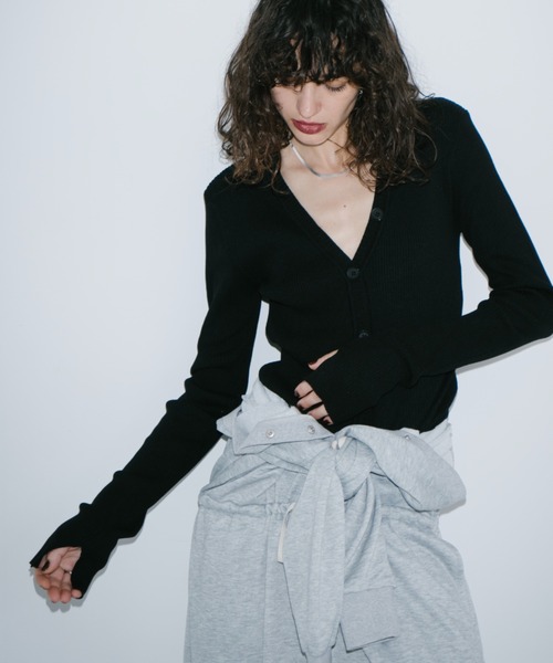 HANNE（アン）の「フロントボタンVネックリブニット（カーディガン/ボレロ・レディース・ブラック/グレー・FREE）」の19枚目の写真