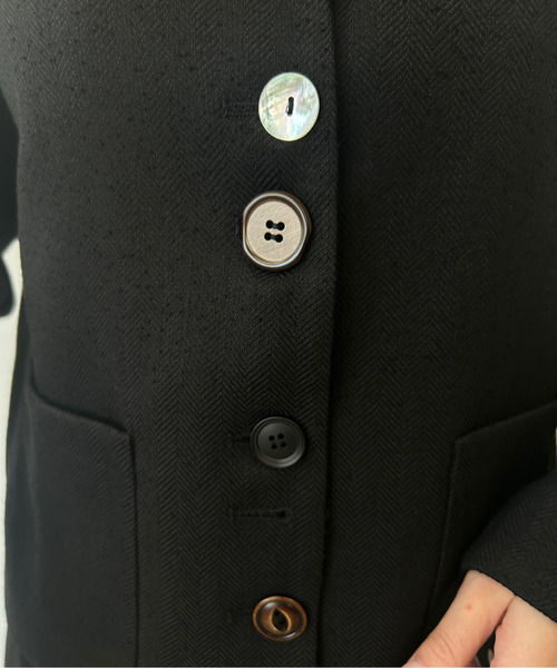 Fano Studios（ファノ ストゥディオズ）の「チェック柄 襟付き ユニークボタンジャケット FQ25W094【Fano Studios】【2025AW】（テーラードジャケット・レディース・ブラック・L/M/S）」の22枚目の写真