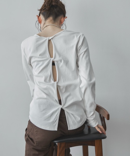 feepur（フェピュール）の「バックツイストホールロンTee（Tシャツ/カットソー・レディース・オフホワイト/ブラック・MEDIUM）」の2枚目の写真