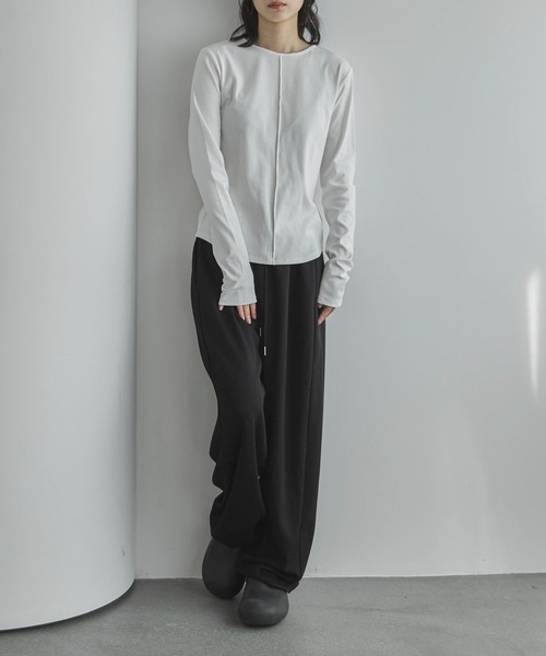 feepur（フェピュール）の「バックツイストホールロンTee（Tシャツ/カットソー・レディース・オフホワイト/ブラック・MEDIUM）」の3枚目の写真