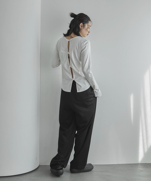 feepur（フェピュール）の「バックツイストホールロンTee（Tシャツ/カットソー・レディース・オフホワイト/ブラック・MEDIUM）」の6枚目の写真