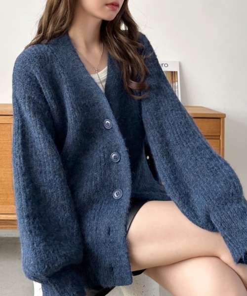 Eclat one(エクラワン)の「【Eclat one】Vネック ドロップショルダー オーバーサイズ モヘアタッチ カーディガン(カーディガン/ボレロ・レディース・グレー/アイボリー/ネイビー・M)」の4枚目の写真