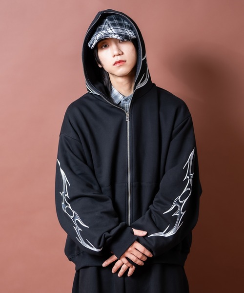 セール】a.p.o.v. ゴシックストリートフレイムプリントフード