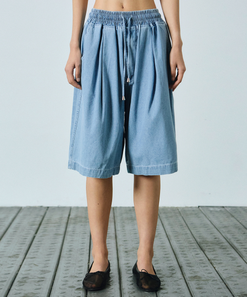 NICK&NICOLE(ニックアンドニコール)の「WASHED BANDING BURMUDA DENIM PANTS_SKY BLUE(その他パンツ・レディース・その他・SMALL/MEDIUM)」の2枚目の写真