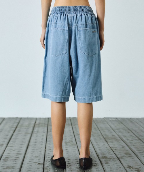 NICK&NICOLE(ニックアンドニコール)の「WASHED BANDING BURMUDA DENIM PANTS_SKY BLUE(その他パンツ・レディース・その他・SMALL/MEDIUM)」の4枚目の写真