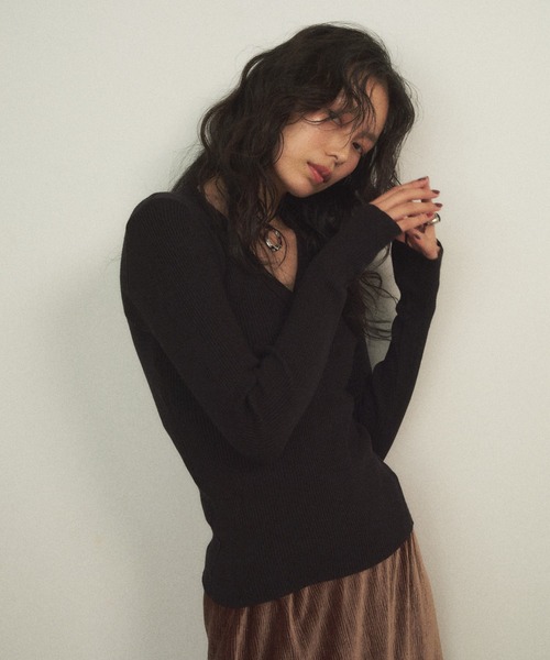 Shelly island(シェリーアイランド)の「Vあきリブニット(ニット/セーター・レディース・ホワイト/ブラウン/ブラック・FREE)」の21枚目の写真