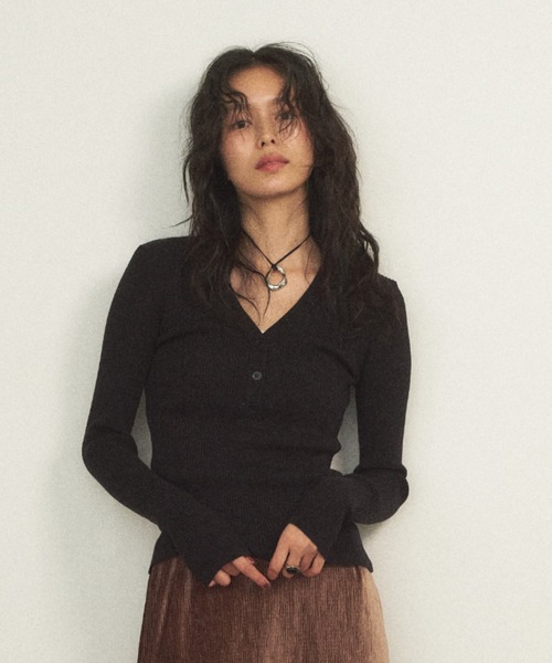 Shelly island(シェリーアイランド)の「Vあきリブニット(ニット/セーター・レディース・ホワイト/ブラウン/ブラック・FREE)」の19枚目の写真