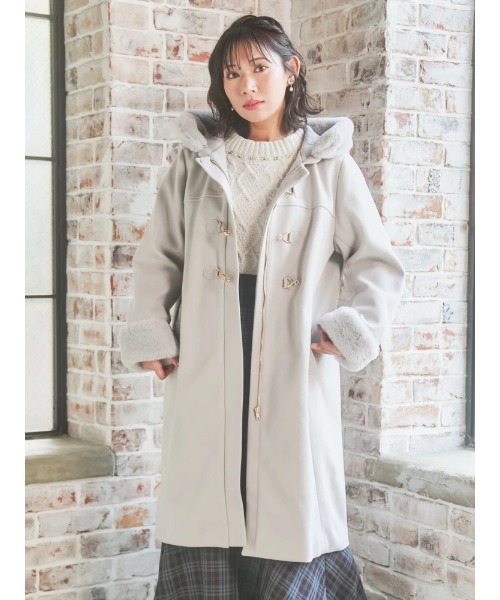 Re-J&SUPURE(リジェイアンドスプル)の「【大きいサイズ】ビット付きフェイクファーロングコート(ダッフルコート・レディース・ブラック/ベージュ/グレー・XX-LARGE/XXX-LARGE/XXXX-LARGE)」の4枚目の写真