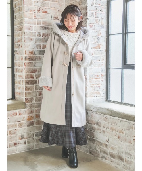 Re-J&SUPURE(リジェイアンドスプル)の「【大きいサイズ】ビット付きフェイクファーロングコート(ダッフルコート・レディース・ブラック/ベージュ/グレー・XX-LARGE/XXX-LARGE/XXXX-LARGE)」の12枚目の写真