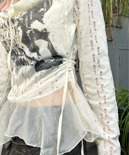 Never mind the XU（ネバーマインドザエックスユー）の「【Never mind the XU】see-through loose tops / 【ネバーマインド ザ エックスユー】シースルーレイヤードフリル長袖トップス（Tシャツ/カットソー・レディース・ベージュ・ONE SIZE）」の5枚目の写真