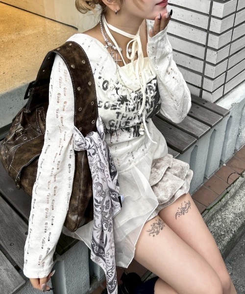 Never mind the XU（ネバーマインドザエックスユー）の「【Never mind the XU】see-through loose tops / 【ネバーマインド ザ エックスユー】シースルーレイヤードフリル長袖トップス（Tシャツ/カットソー・レディース・ベージュ・ONE SIZE）」の9枚目の写真