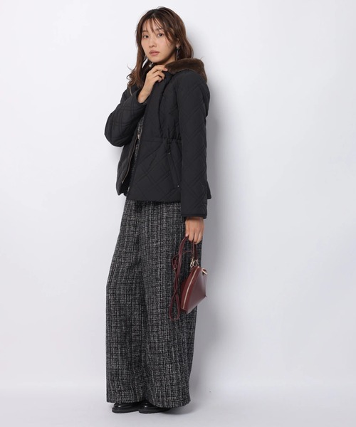 JUSGLITTY（ジャスグリッティー）の「キルティングペプラムショートコート（ダウンジャケット/コート・レディース・グレイッシュベージュ/ブラック・1/2）」の11枚目の写真