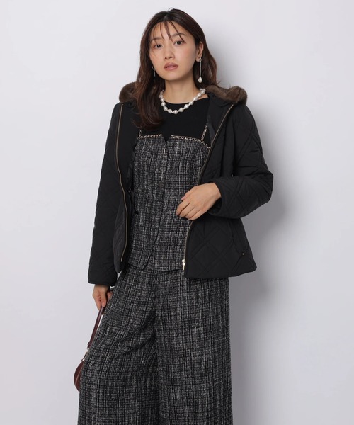 JUSGLITTY（ジャスグリッティー）の「キルティングペプラムショートコート（ダウンジャケット/コート・レディース・グレイッシュベージュ/ブラック・1/2）」の14枚目の写真