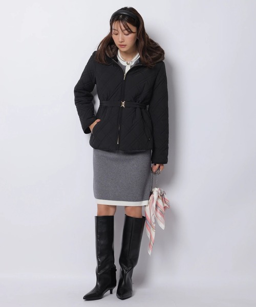 JUSGLITTY（ジャスグリッティー）の「キルティングペプラムショートコート（ダウンジャケット/コート・レディース・グレイッシュベージュ/ブラック・1/2）」の5枚目の写真