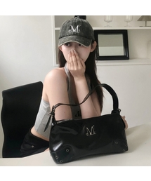 MUCENT(Zg)Barb Metal Logo 2 Way Eyelet Crossbody Bag Unisex(bZW[obO)