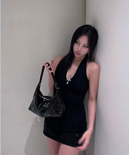 MUCENT（ムセント）の「バブメタルロゴ2ウェイアイレットクロスバッグ 男女共用（メッセンジャーバッグ・レディース・ブラック・FREE）」の21枚目の写真