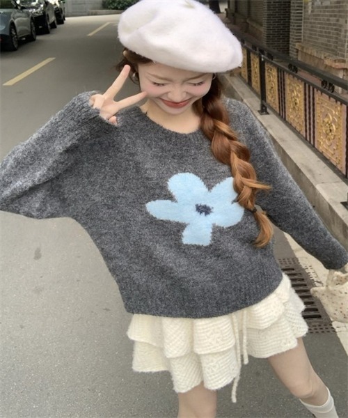 Dream garden(ドリームガーデン)の「フラワーモチーフニットプルオーバー(ニット/セーター・レディース・ダークグレー/オートミール/パープル/グレー・FREE)」の13枚目の写真