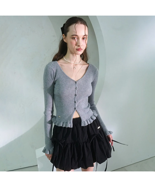 Vivacious(ビバシャス)の「Aube Prill V-neck Cardigan - 5COL(カーディガン/ボレロ・レディース・アイボリー/ブラック/グレー/チャコール/バーガンディー・SMALL/MEDIUM)」の3枚目の写真