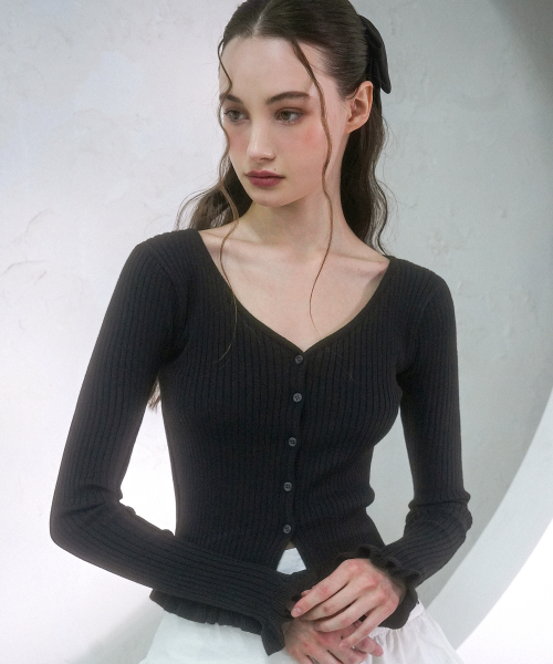 Vivacious(ビバシャス)の「Aube Prill V-neck Cardigan - 5COL(カーディガン/ボレロ・レディース・アイボリー/ブラック/グレー/チャコール/バーガンディー・SMALL/MEDIUM)」の8枚目の写真