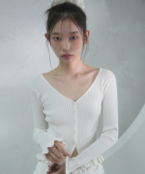 Vivacious(ビバシャス)の「Aube Prill V-neck Cardigan - 5COL(カーディガン/ボレロ・レディース・アイボリー/ブラック/グレー/チャコール/バーガンディー・SMALL/MEDIUM)」の9枚目の写真