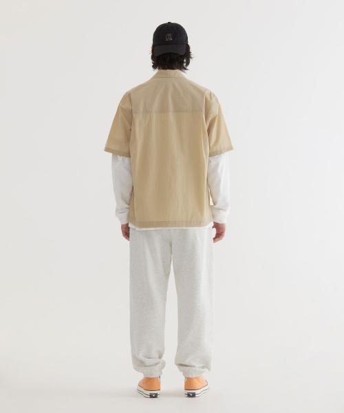 COVERNAT（カバーナット）の「ナイロンパティグハーフシャツ Beige（シャツ/ブラウス・レディース・その他・MEDIUM/LARGE/X-LARGE/XX-LARGE/SMALL）」の3枚目の写真