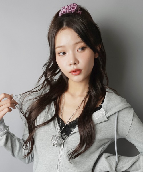 SPINNS（スピンズ）の「ヒョウ柄シュシュ/レオパード（シュシュ・レディース・ピンク・ONESIZE）」の4枚目の写真