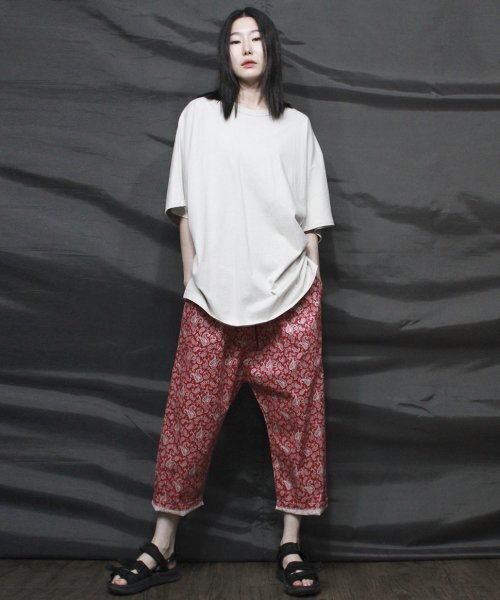 DEMARC（ドゥマーク）の「ミディアムフィットペイズリーバギーパンツディープレッド（その他パンツ・レディース・その他・LARGE）」の2枚目の写真