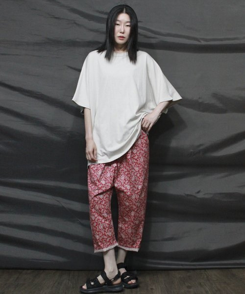 DEMARC（ドゥマーク）の「ミディアムフィットペイズリーバギーパンツディープレッド（その他パンツ・レディース・その他・LARGE）」の3枚目の写真