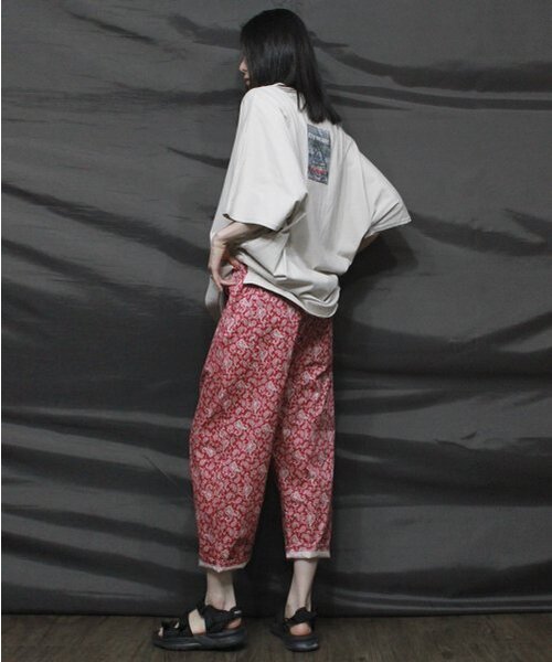 DEMARC（ドゥマーク）の「ミディアムフィットペイズリーバギーパンツディープレッド（その他パンツ・レディース・その他・LARGE）」の4枚目の写真