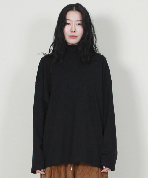 DEMARC(ドゥマーク)の「モックネックラインボックスフィットTシャツブラック(Tシャツ/カットソー・レディース・その他・LARGE/MEDIUM)」の2枚目の写真