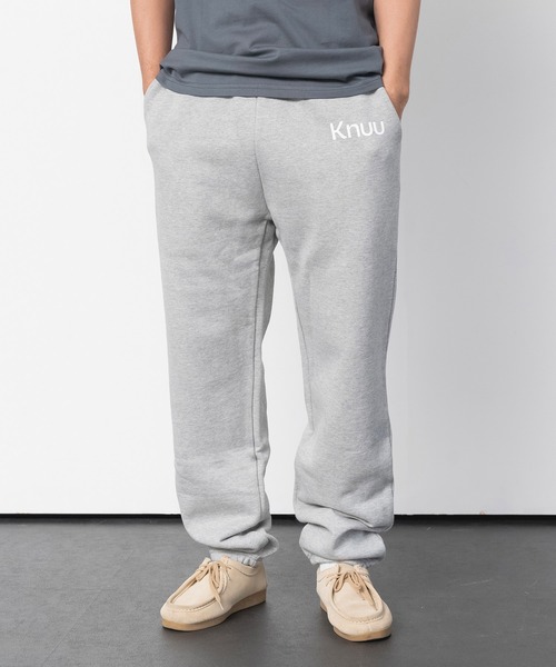 Knuu(ヌウ)の「Logo Heavy Sweat Pants(スウェットパンツ・メンズ・ホワイト/ブラック/ネイビー/杢グレー・MEDIUM/LARGE/X-LARGE)」の3枚目の写真