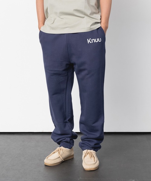 Knuu(ヌウ)の「Logo Heavy Sweat Pants(スウェットパンツ・メンズ・ホワイト/ブラック/ネイビー/杢グレー・MEDIUM/LARGE/X-LARGE)」の4枚目の写真