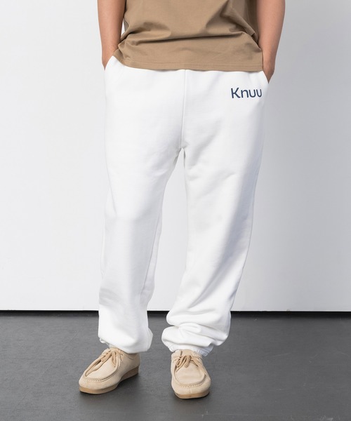 Knuu(ヌウ)の「Logo Heavy Sweat Pants(スウェットパンツ・メンズ・ホワイト/ブラック/ネイビー/杢グレー・MEDIUM/LARGE/X-LARGE)」の2枚目の写真