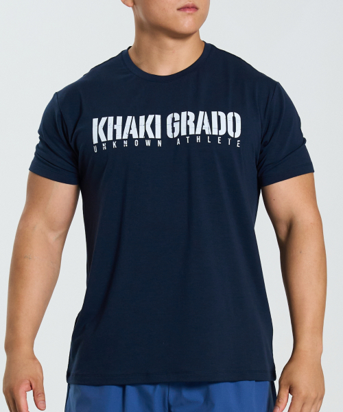 KHAKI GRADO(カーキグラド)の「K.A.G シグネチャー1 スタンダードフィット半袖Tシャツ (ネイビー)(Tシャツ/カットソー・メンズ・その他・MEDIUM/LARGE/X-LARGE/XX-LARGE)」の8枚目の写真