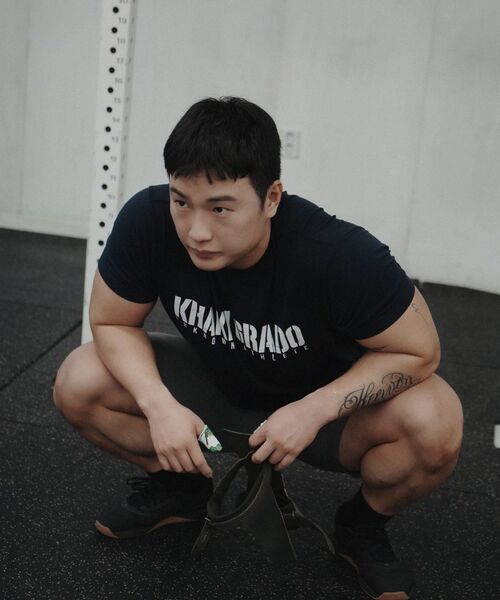 KHAKI GRADO(カーキグラド)の「K.A.G シグネチャー1 スタンダードフィット半袖Tシャツ (ネイビー)(Tシャツ/カットソー・メンズ・その他・MEDIUM/LARGE/X-LARGE/XX-LARGE)」の3枚目の写真