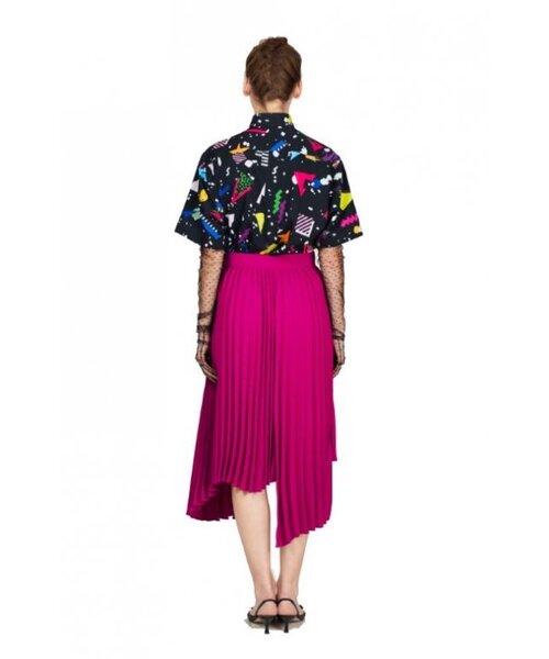 GREEDILOUS(グリディアス)の「アンバランスヘムプリーツスカート(スカート・レディース・その他・SMALL/MEDIUM/LARGE/X-SMALL)」の2枚目の写真