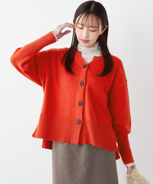 SHIPS Colors（シップス カラーズ）の「SHIPS Colors:〈手洗い可能〉フラッフィー キーネック カーディガン 2（カーディガン/ボレロ・レディース・ブラック/オフホワイト/ブルー/オレンジ/ピンク・ONE SIZE）」の5枚目の写真