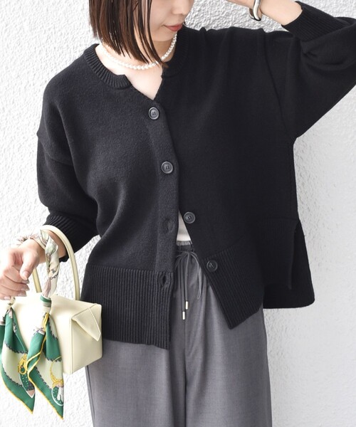 SHIPS Colors（シップス カラーズ）の「SHIPS Colors:〈手洗い可能〉フラッフィー キーネック カーディガン 2（カーディガン/ボレロ・レディース・ブラック/オフホワイト/ブルー/オレンジ/ピンク・ONE SIZE）」の3枚目の写真
