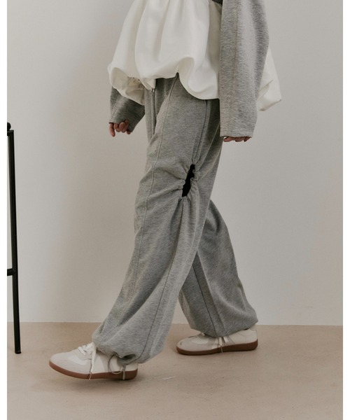 moi tytto(モイテュット)の「ギャザーホールスウェットパンツ(スウェットパンツ・レディース・チャコールグレー/ライトグレー/ナチュラル・FREE/SMALL)」の9枚目の写真