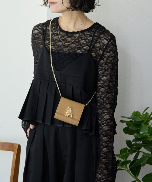 ear PAPILLONNER（イアパピヨネ）の「《本革》フラップマイクロショルダーバッグ（その他・レディース・ブラック系その他/ベージュ系その他・FREE）」の2枚目の写真