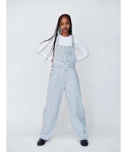 GAP（ギャップ）の「ウルトラソフトデニム ホースシュー オーバーオール ストライプ（サロペット/オーバーオール・レディース・ホワイト×ネイビー・XS/S/M/L/XXS）」の5枚目の写真