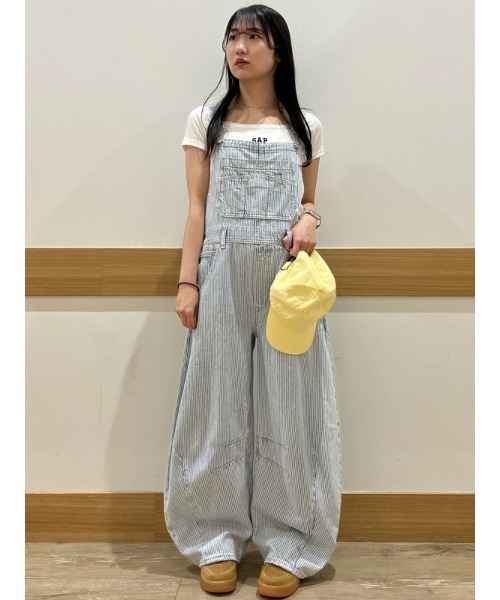 GAP(ギャップ)の「ウルトラソフトデニム ホースシュー オーバーオール ストライプ(サロペット/オーバーオール・レディース・ホワイト×ネイビー・XS/S/M/L/XXS)」の8枚目の写真